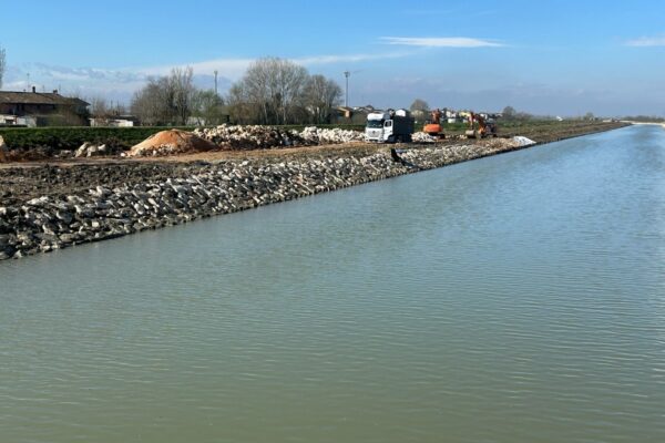 bdcd562f-5ff5-4e3e-a065-531d5189a31e