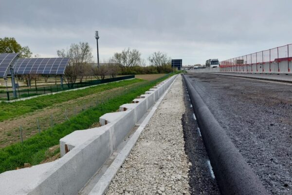 61c0aaac-ebe1-4511-8ab3-2c84fda9999a