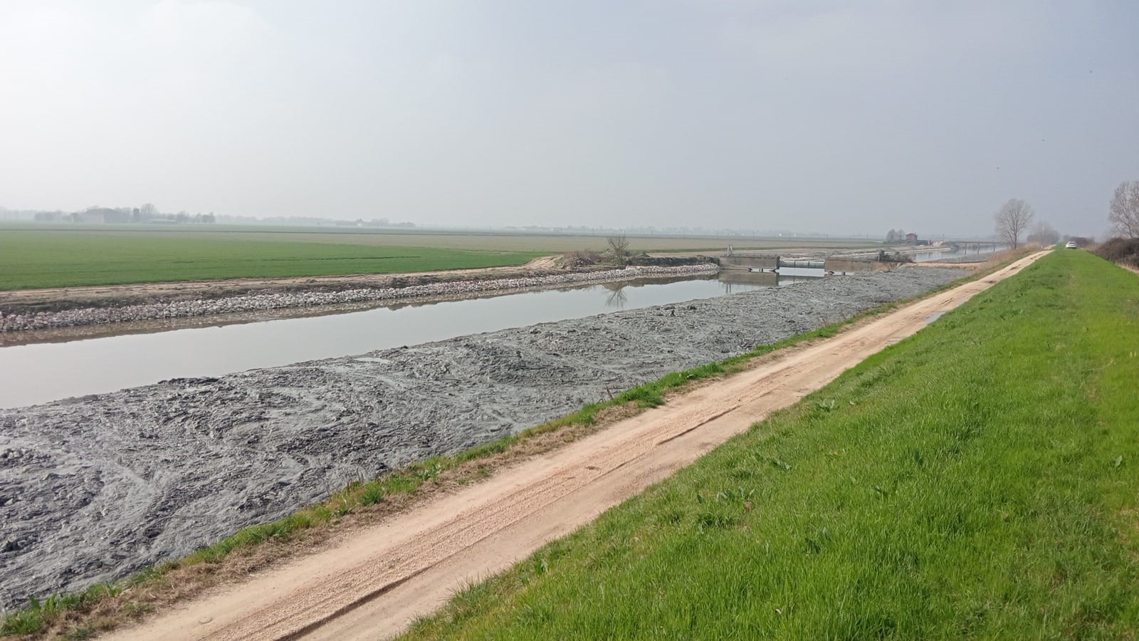 Lavori di espurgo con recupero della piena capacità di invaso del Collettore Lorgana (BO)